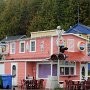 <p align=left>La saison achève à La Malbaie. Près du restaurant de la gare, près du port, derrière le Musée, ces petites maisons colorées sont vraiment invitantes.